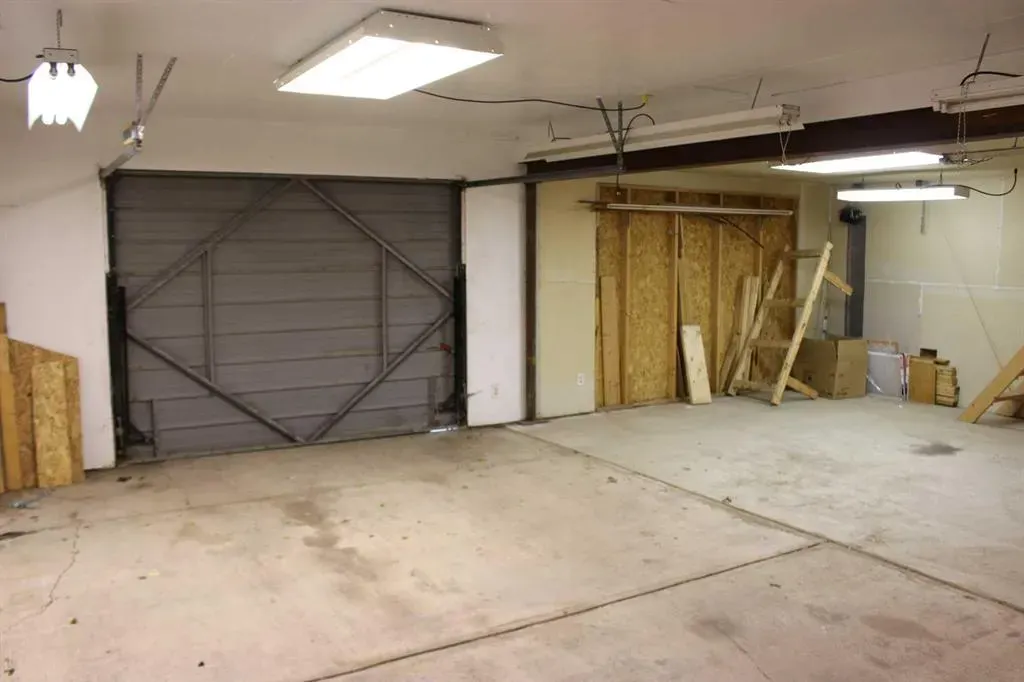 2409 17 Street N