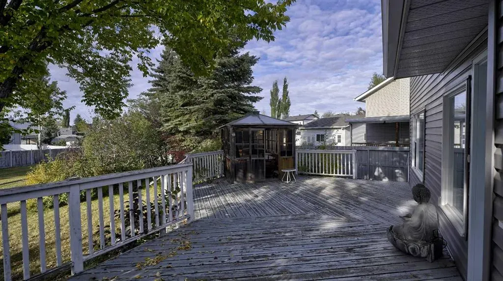 160 Riverstone Crescent SE
