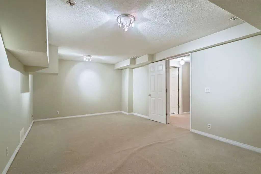 275 Woodridge Drive SW, #23