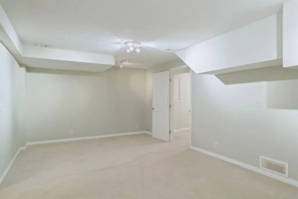 275 Woodridge Drive SW, #23