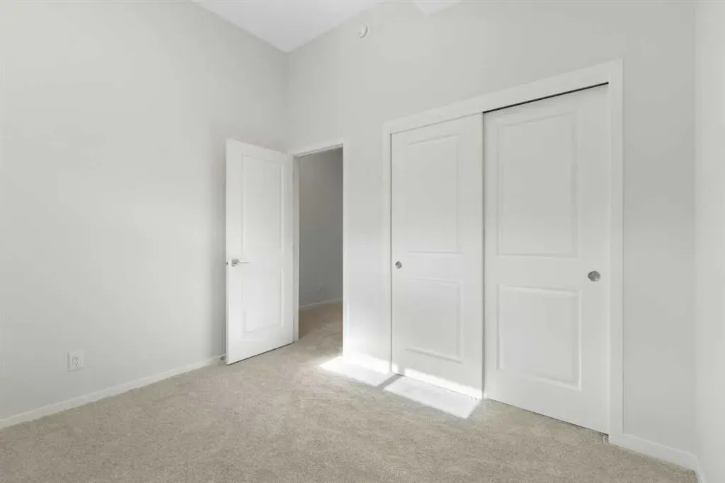 688 Buffaloberry Manor SE