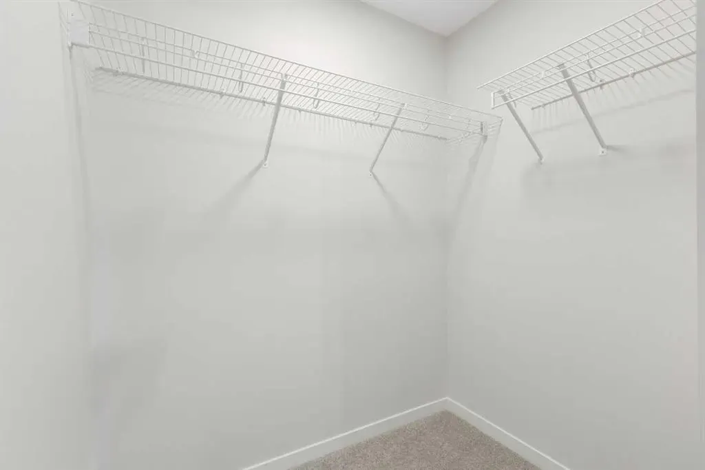 688 Buffaloberry Manor SE