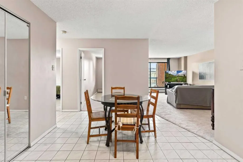 718 12 Avenue SW, #704