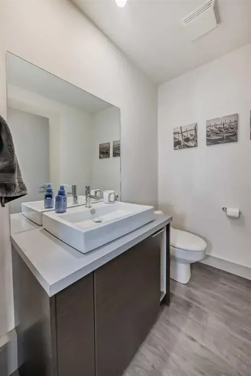 1707 27 Avenue SW, #204