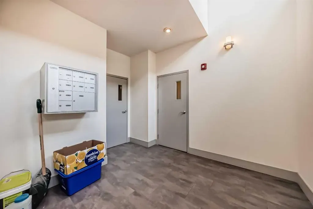 1707 27 Avenue SW, #204