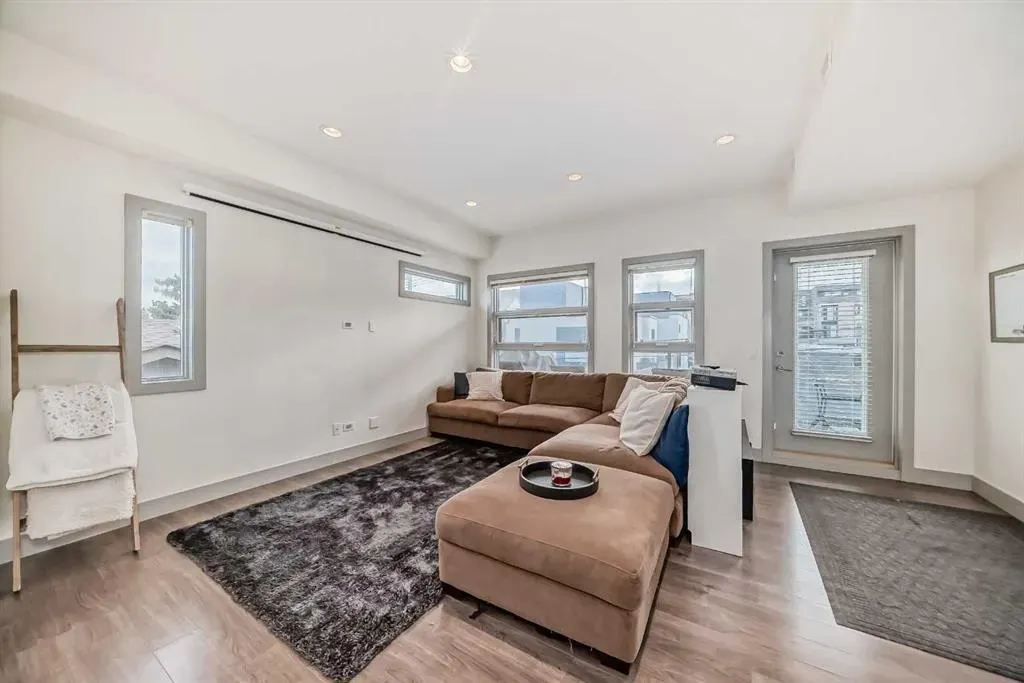 1707 27 Avenue SW, #204