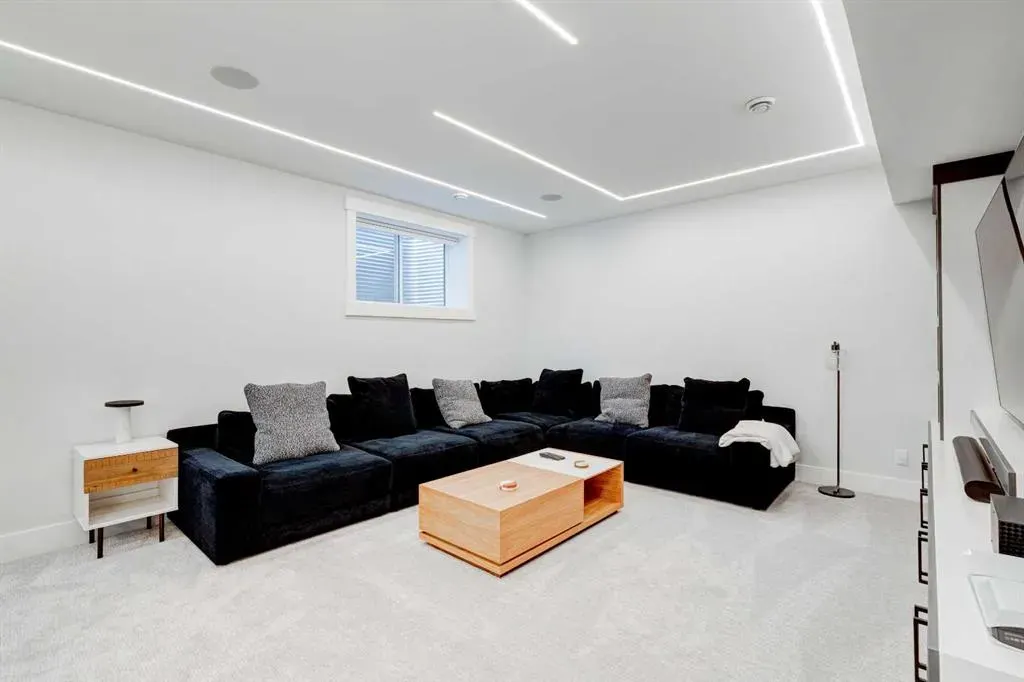 1902 13 Street SW