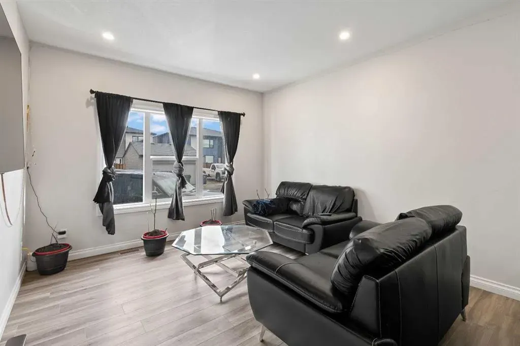 33 Homestead Crescent NE