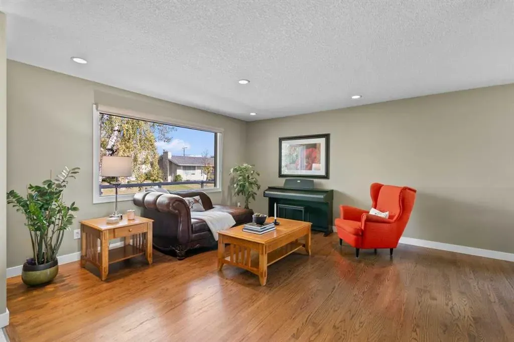 1147 Lake Huron Crescent SE