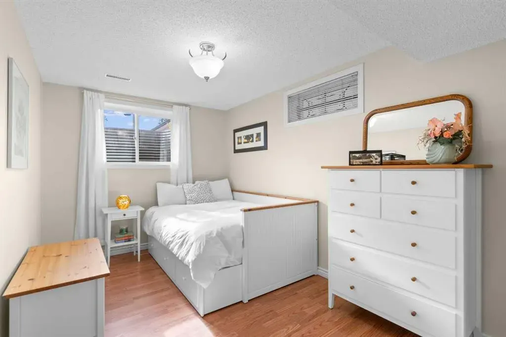 1147 Lake Huron Crescent SE