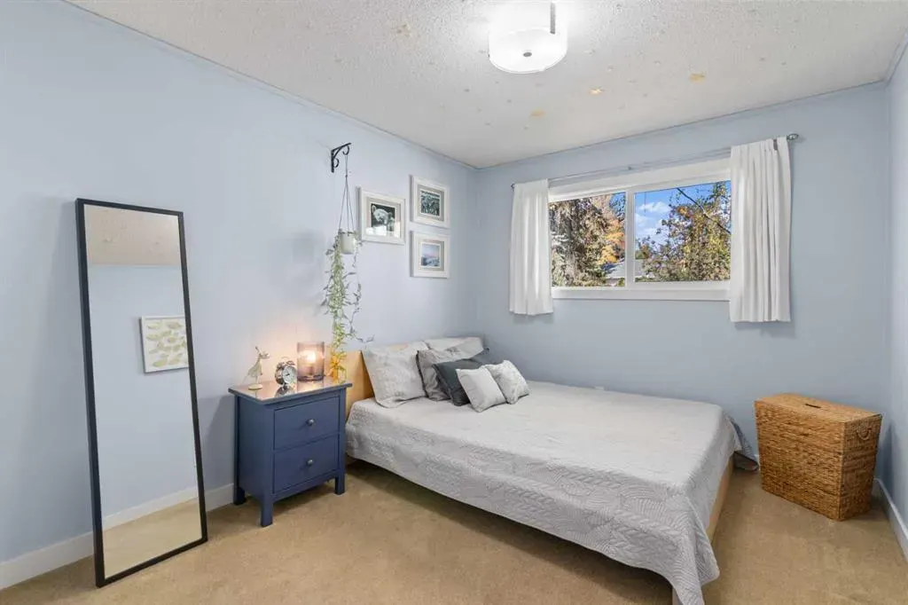 1147 Lake Huron Crescent SE