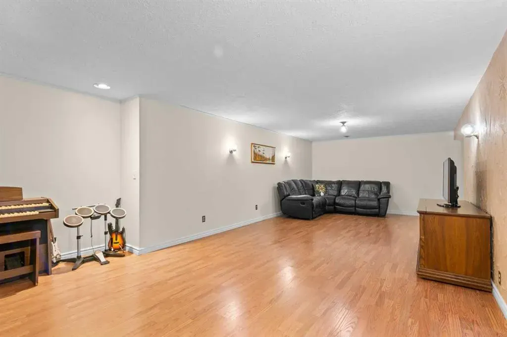 1147 Lake Huron Crescent SE
