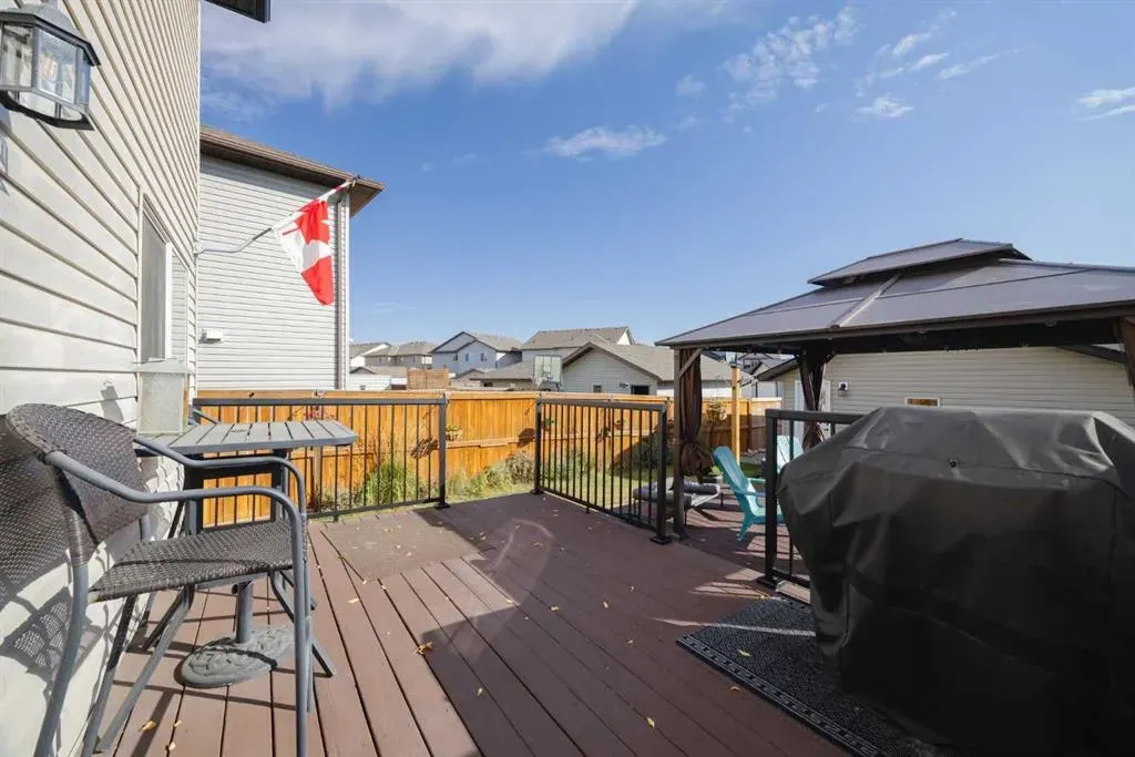 47 Luxstone Point SW