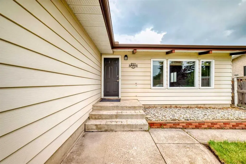 211 Allan Crescent SE