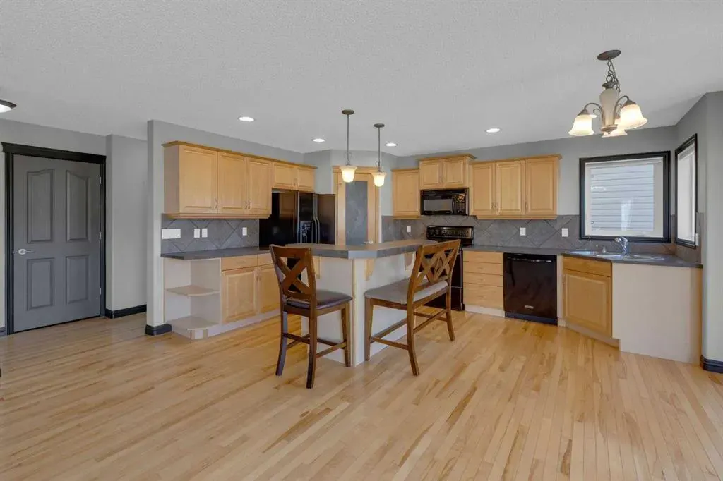 368 Kincora Drive NW