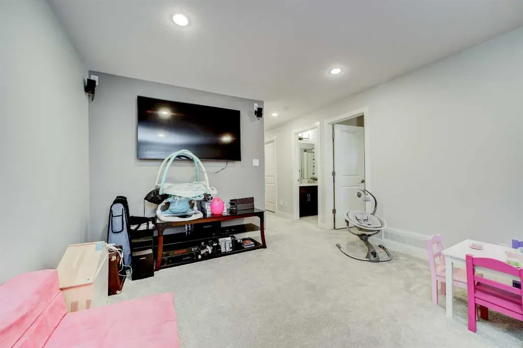 233 Agnes Short Place N