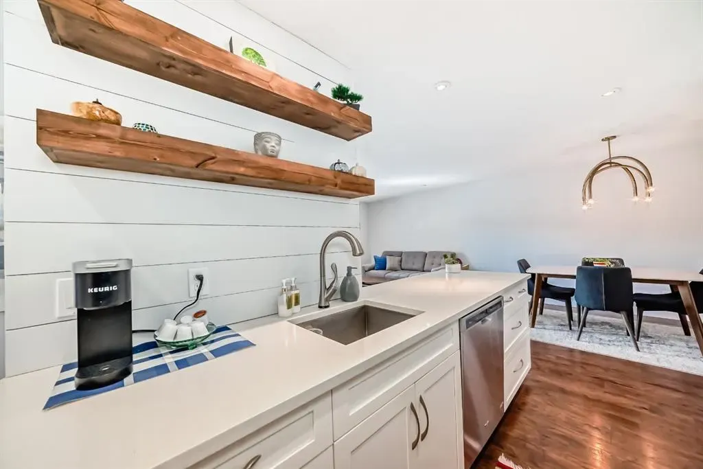 540 18 Avenue SW, #202