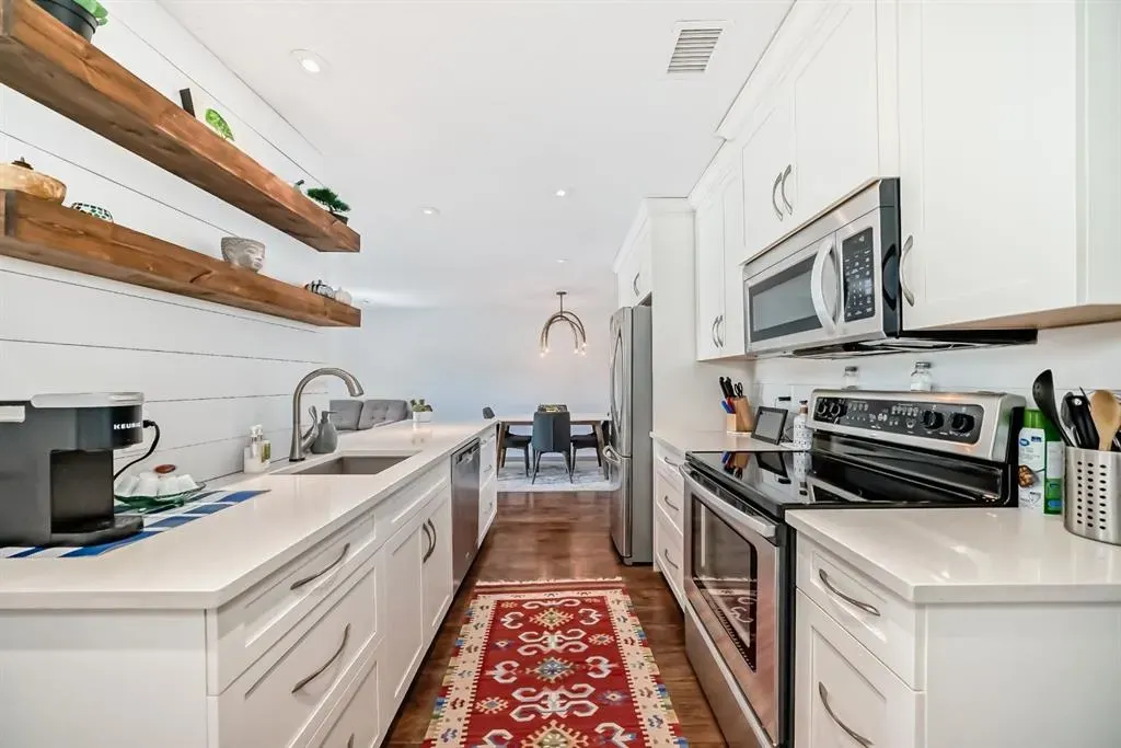 540 18 Avenue SW, #202