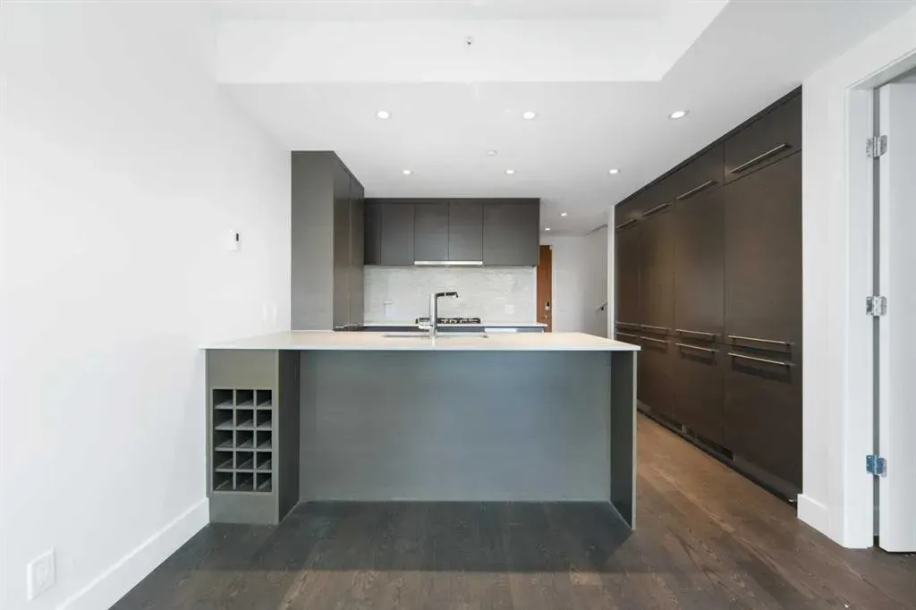 1025 5 Avenue SW, #103