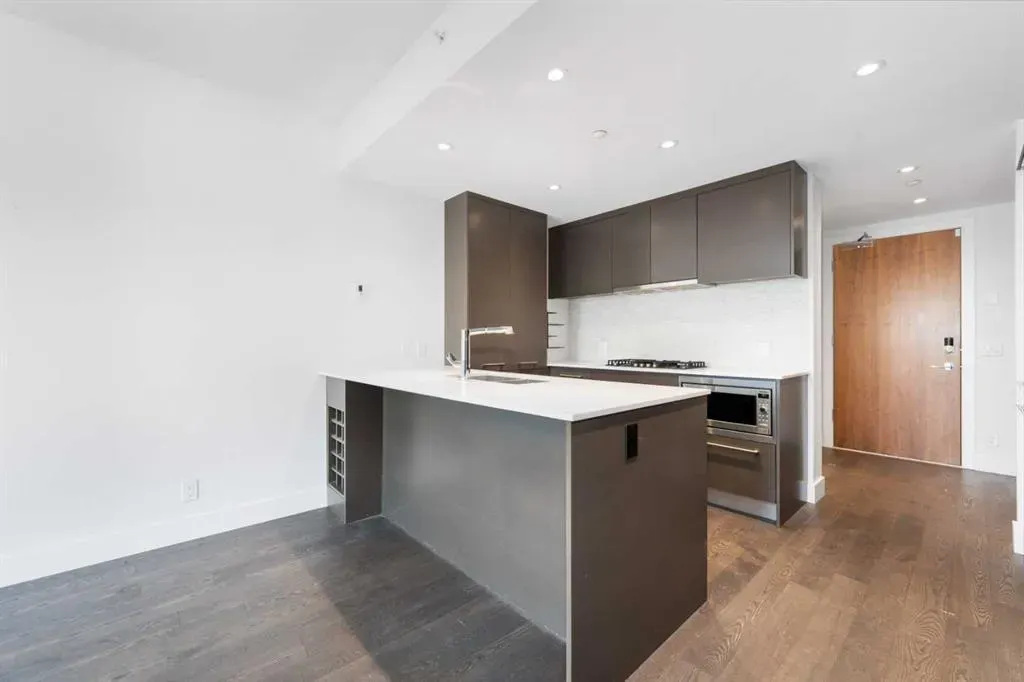 1025 5 Avenue SW, #103