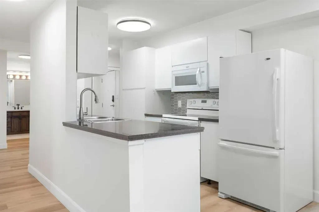 2221 14 Street SW, #201