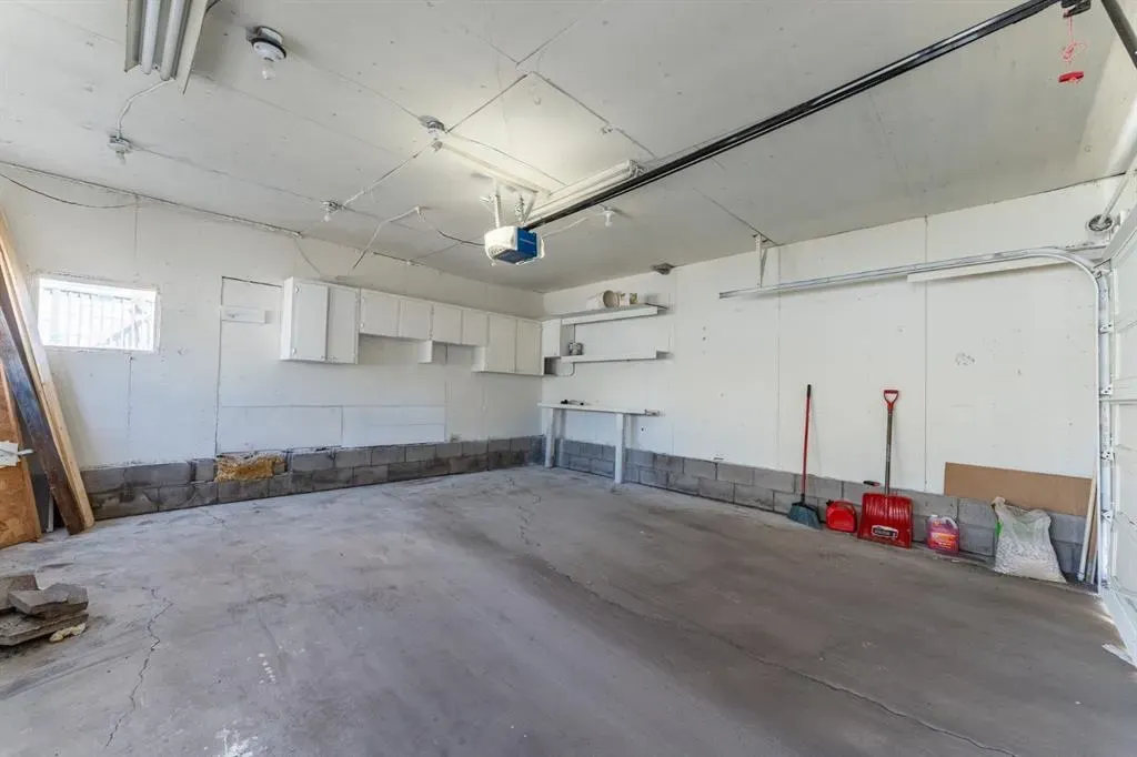 71 Maranda Close NE
