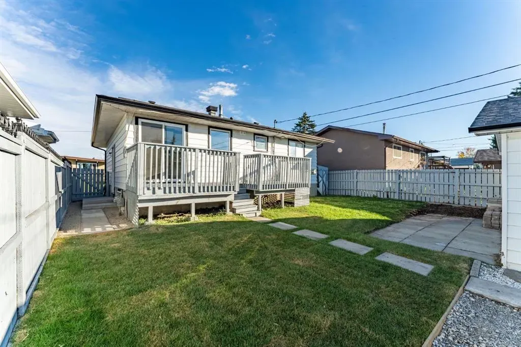 71 Maranda Close NE
