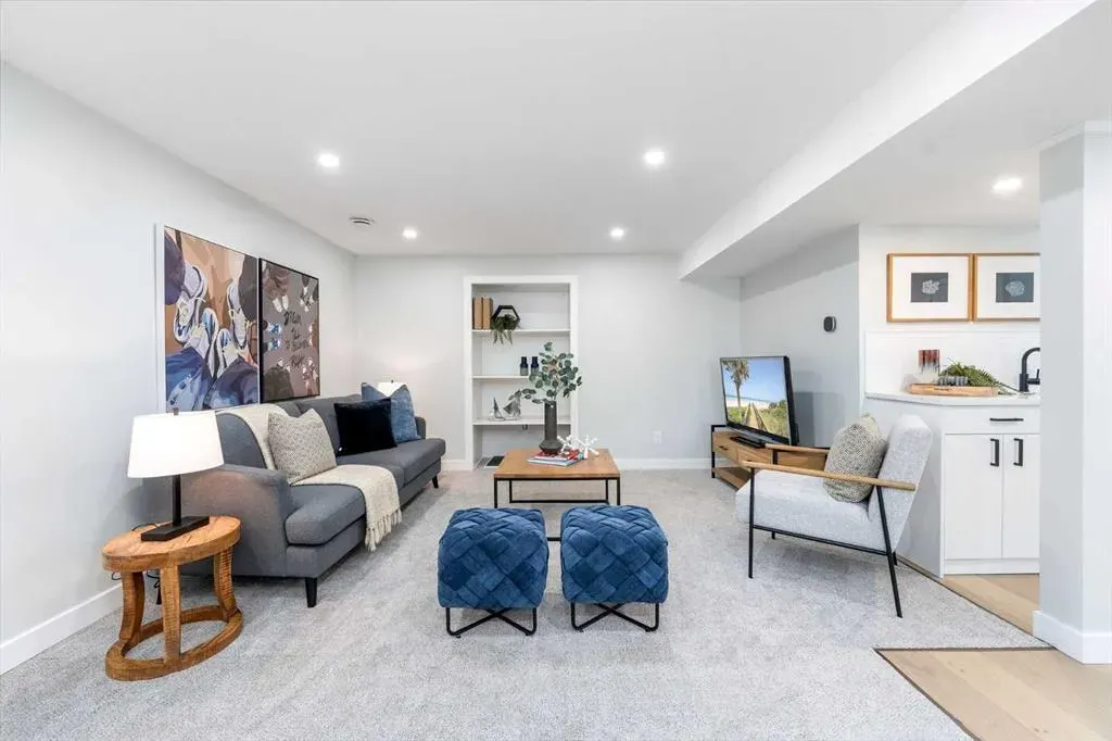 328 Cantrell Place SW