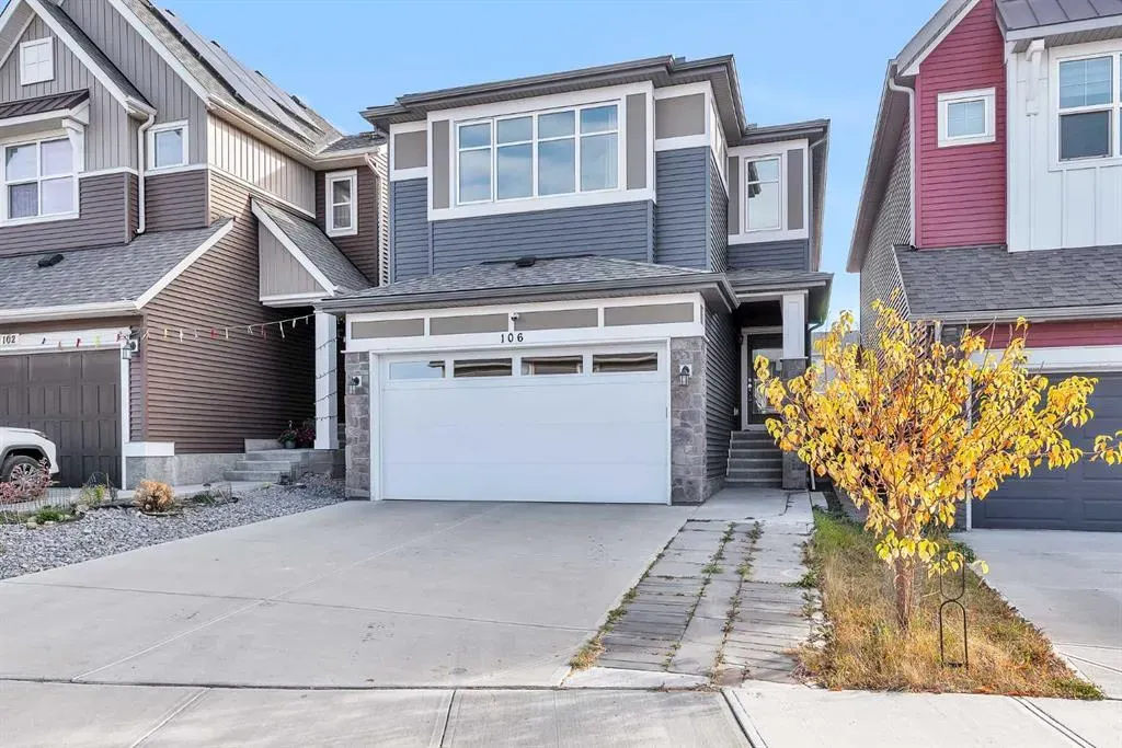 106 Lucas Crescent NW