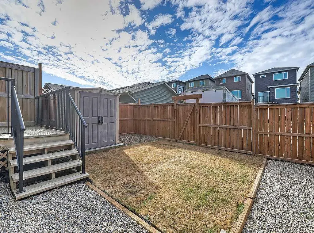 588 Evanston Link NW