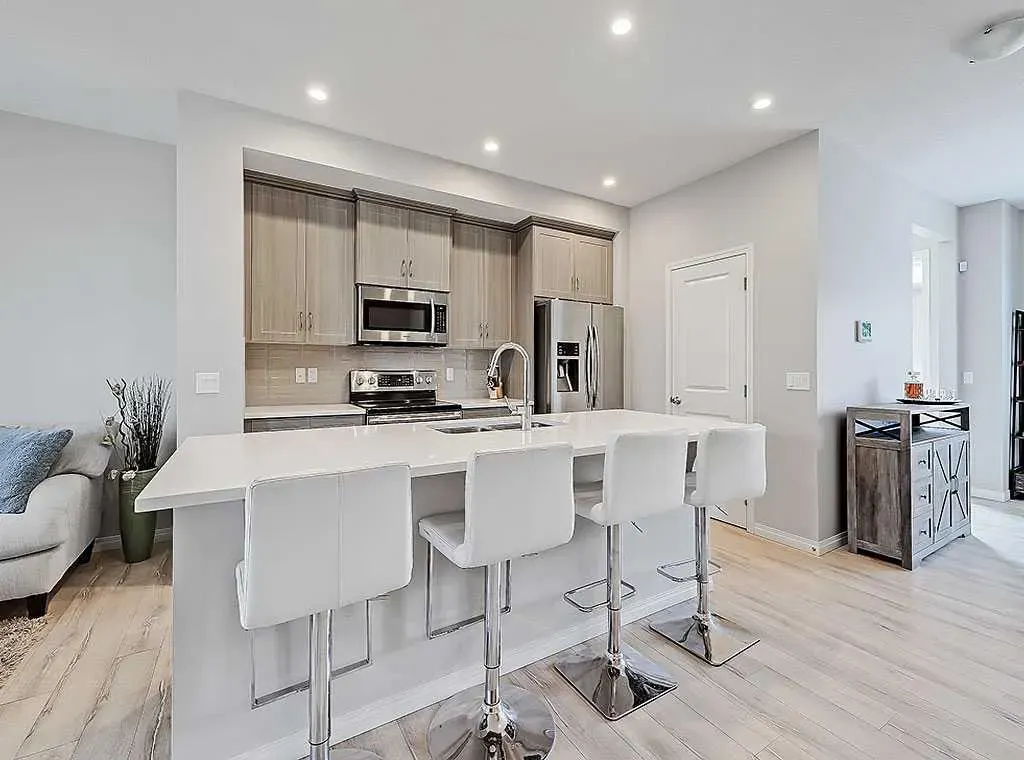 588 Evanston Link NW