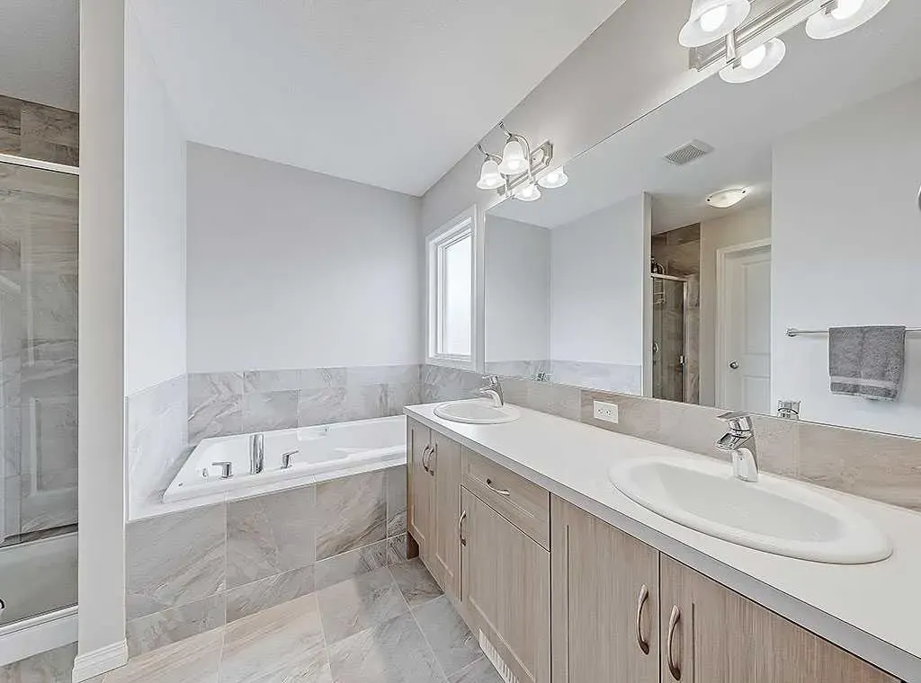 588 Evanston Link NW