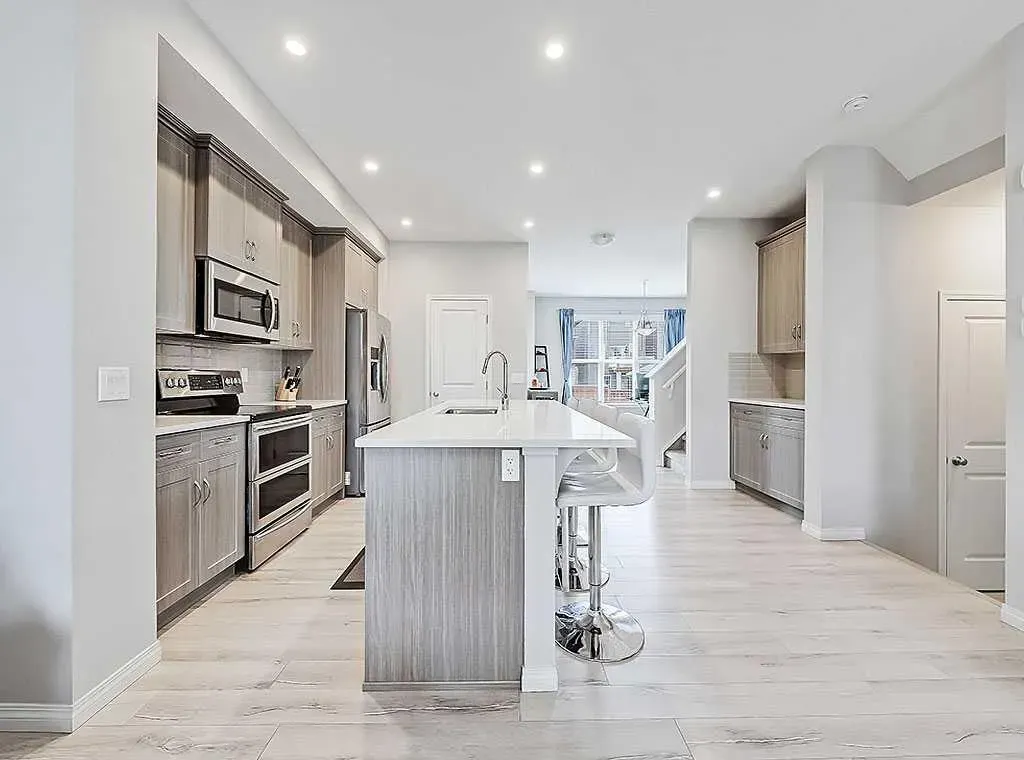 588 Evanston Link NW