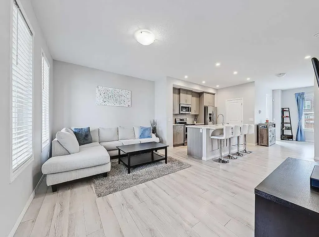 588 Evanston Link NW
