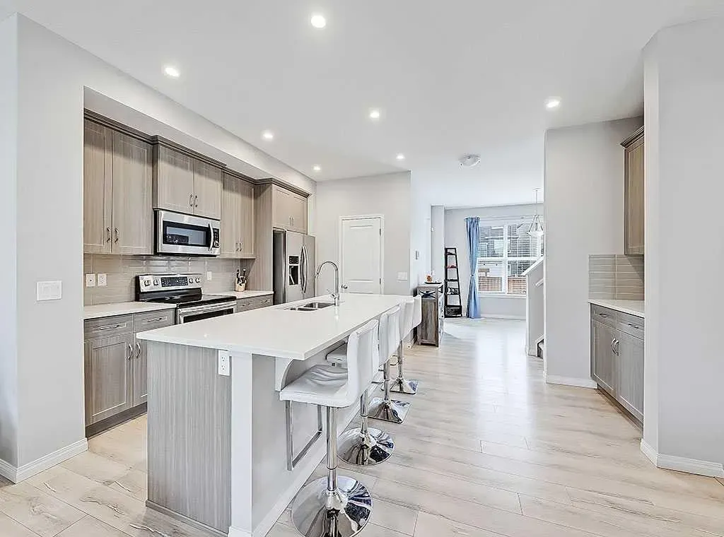 588 Evanston Link NW