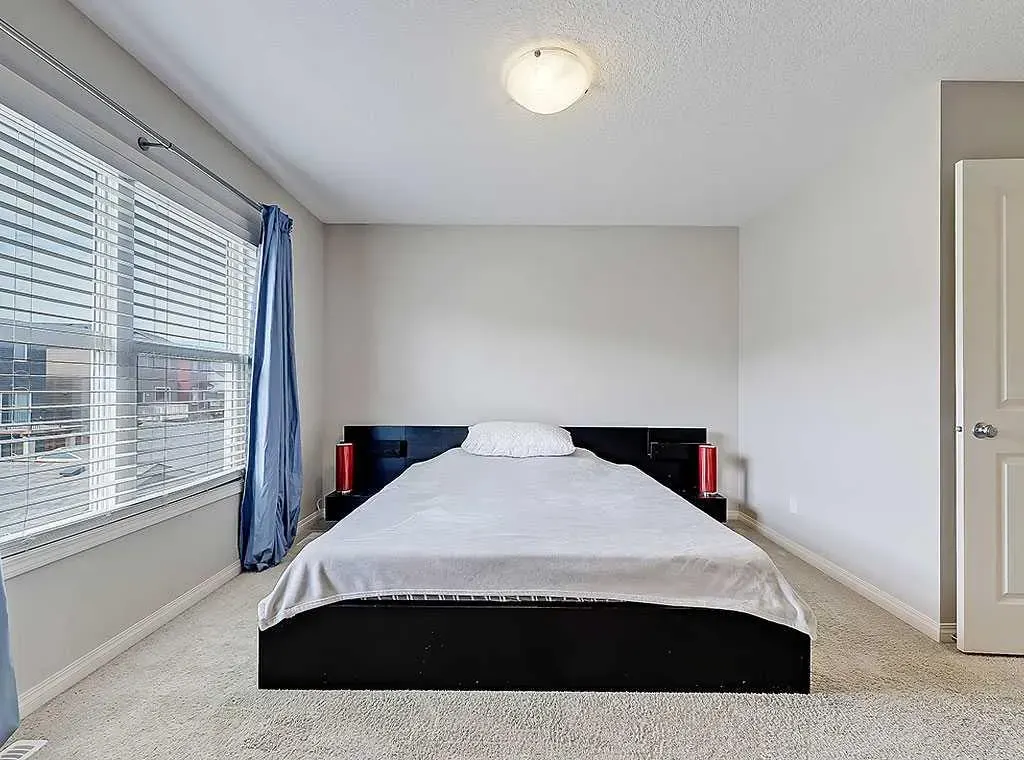 588 Evanston Link NW