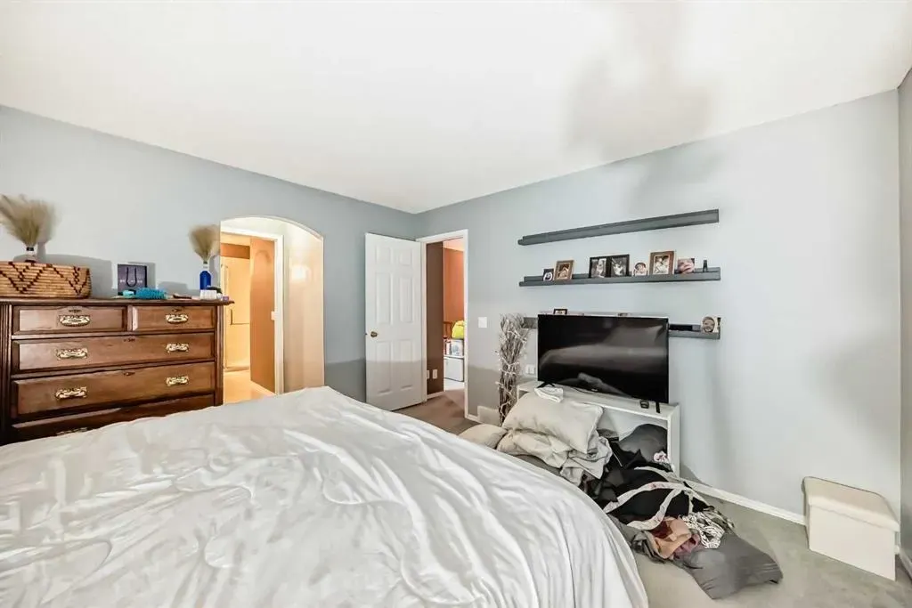 124 Creek Gardens Close NW