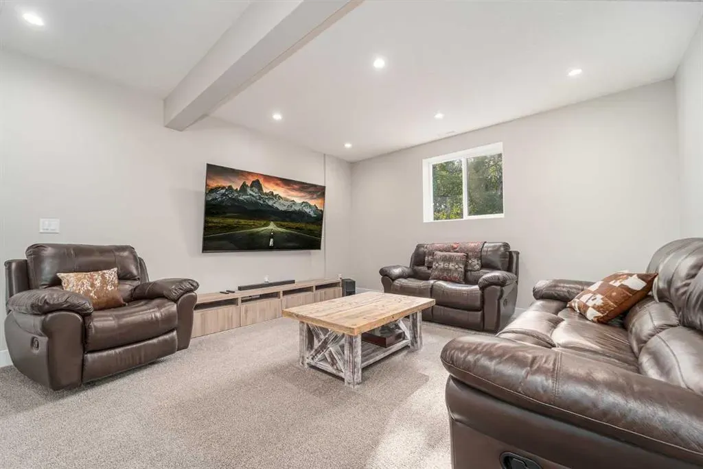 42 Riverwood Place SW