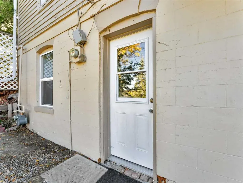 332 5 Street SE