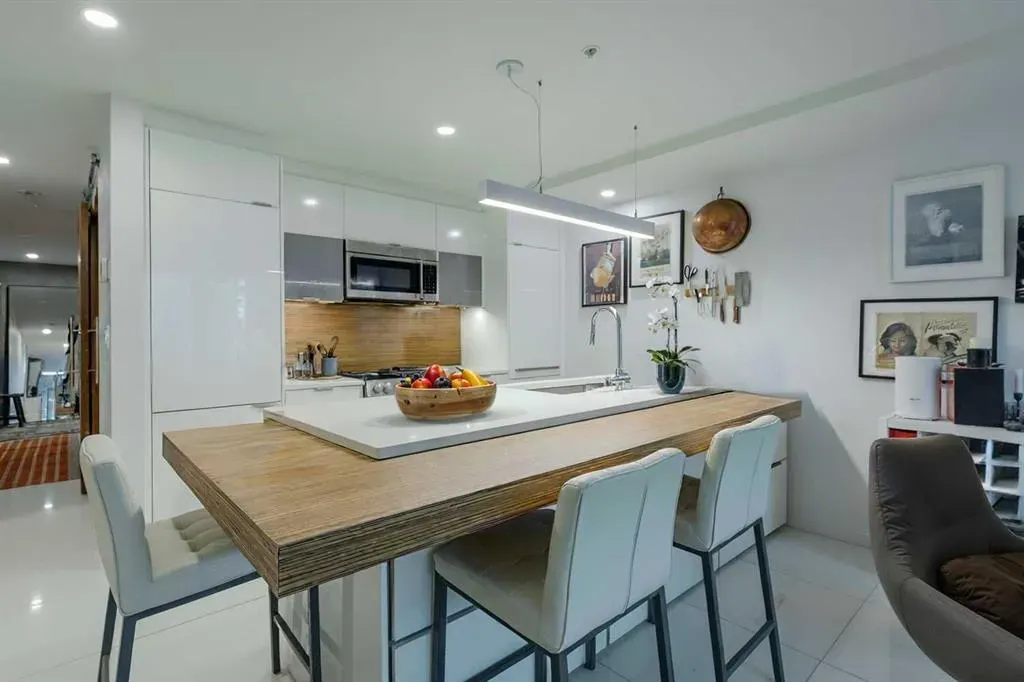 1020 9 Avenue SE, #210