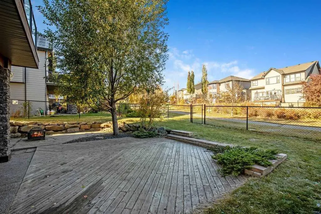137 Magenta Crescent