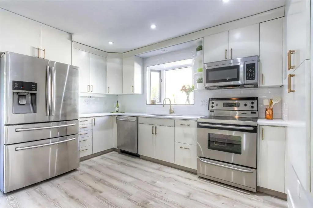 511 Cedarille Crescent SW