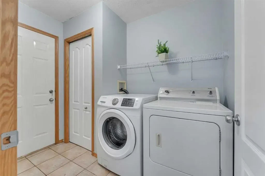 185 West Lakeview Drive