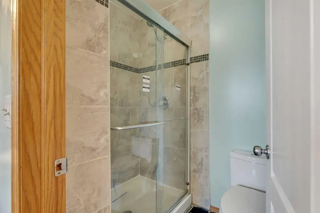 185 West Lakeview Drive