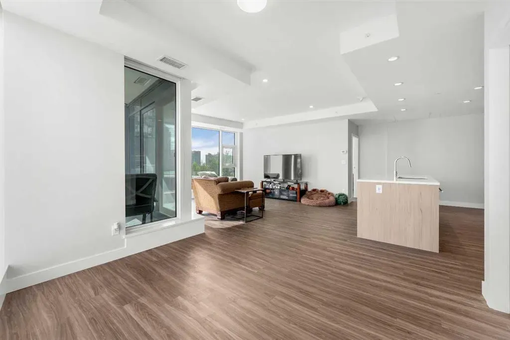 530 3 Street SE, #404