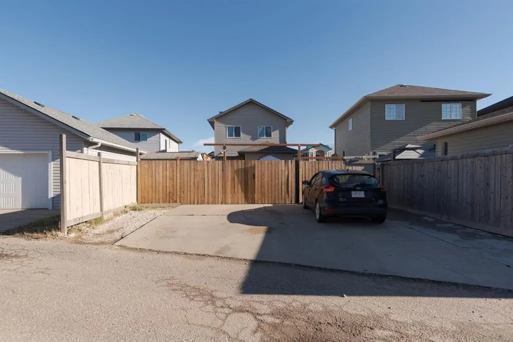 216 Coyote Crescent