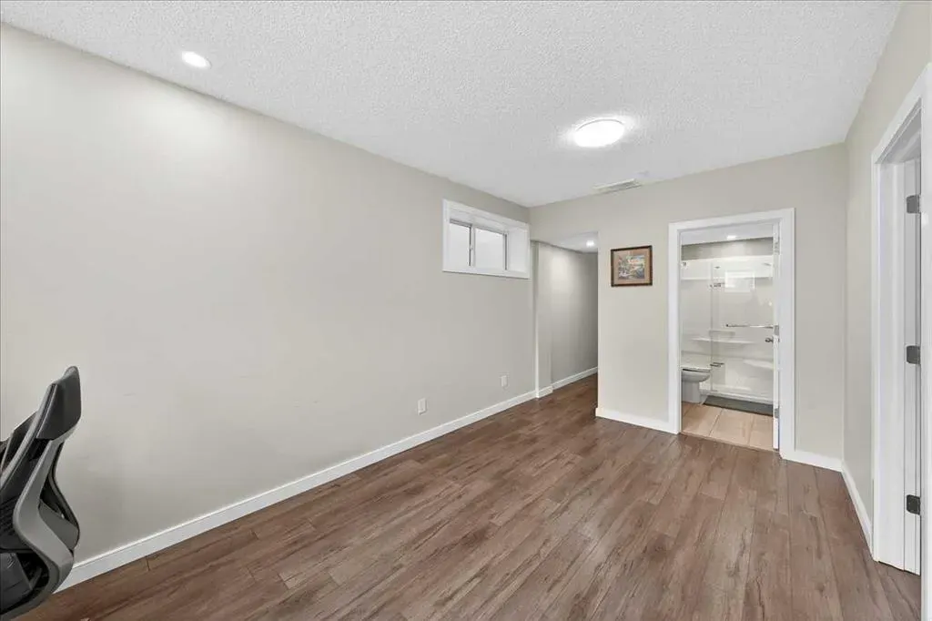 19 Sage Valley Close NW