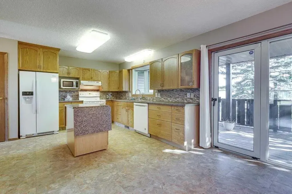 433 Regal Crescent