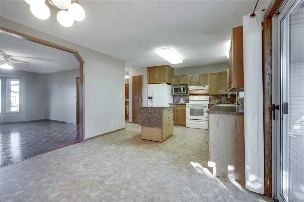 433 Regal Crescent