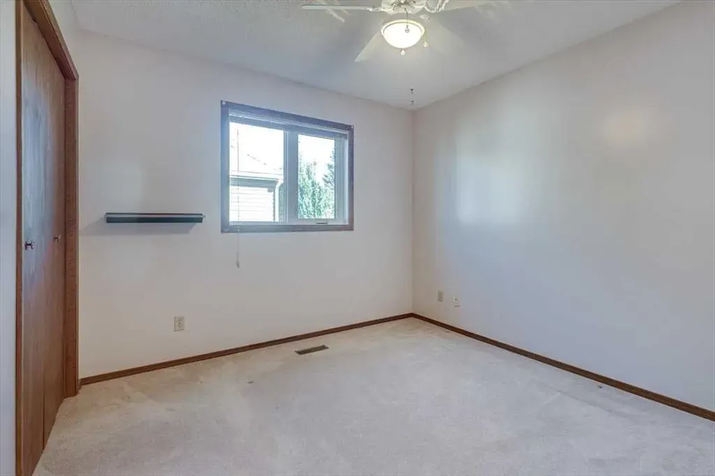 433 Regal Crescent